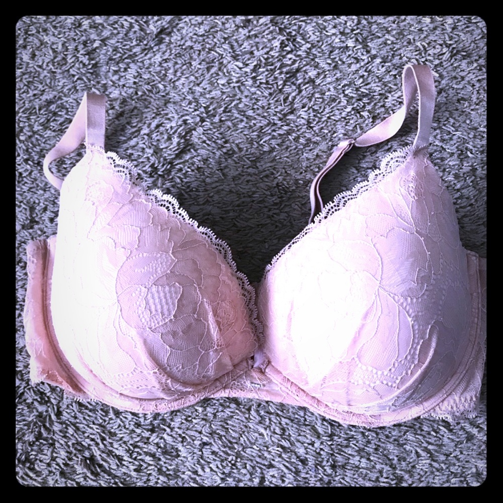 Victoria’s Secret 38DD push up bra